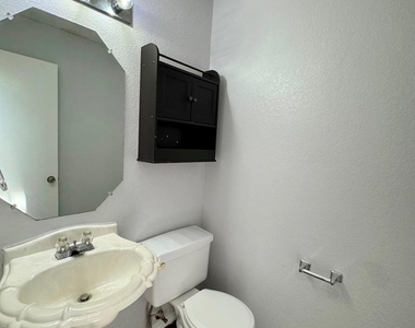 14009 Maricella Ln - Photo Thumbnail 4