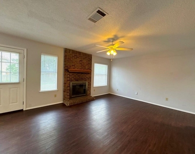 14009 Maricella Ln - Photo Thumbnail 7