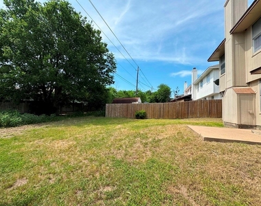 14009 Maricella Ln - Photo Thumbnail 32
