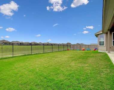 6813 Leonardo Dr - Photo Thumbnail 18