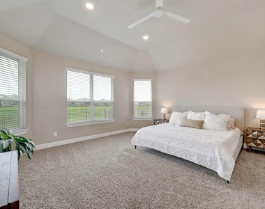 6813 Leonardo Dr - Photo Thumbnail 8