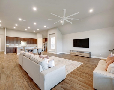6813 Leonardo Dr - Photo Thumbnail 3