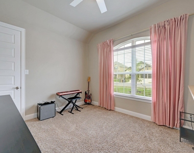 6813 Leonardo Dr - Photo Thumbnail 12