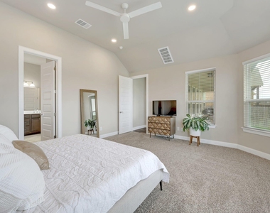 6813 Leonardo Dr - Photo Thumbnail 9
