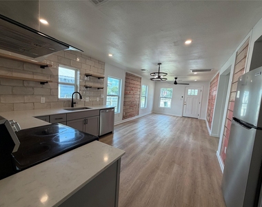 1209 Pine St - Photo Thumbnail 13