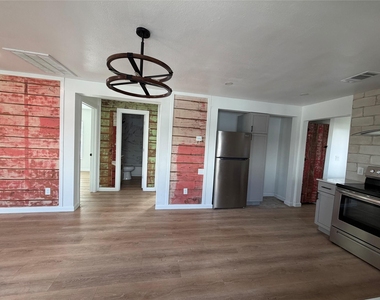 1209 Pine St - Photo Thumbnail 14