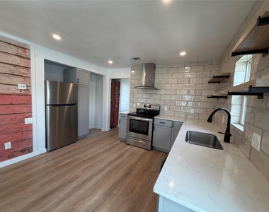 1209 Pine St - Photo Thumbnail 6