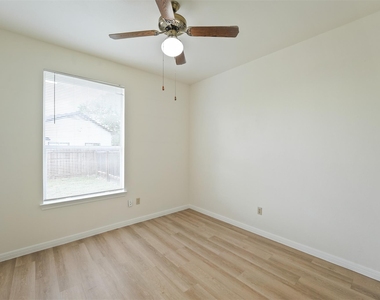 500 Gregory Ct - Photo Thumbnail 9