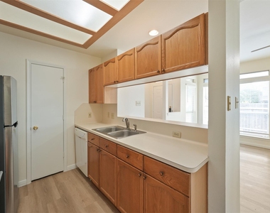 500 Gregory Ct - Photo Thumbnail 5