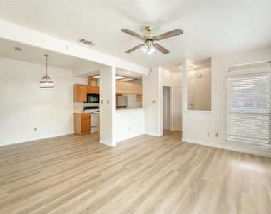 500 Gregory Ct - Photo Thumbnail 7