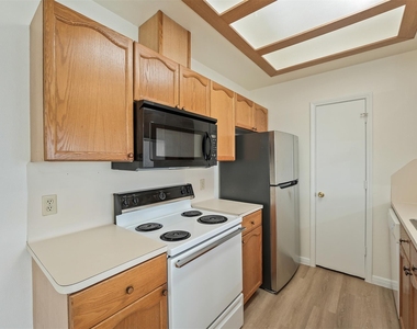 500 Gregory Ct - Photo Thumbnail 4