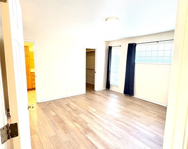 211 Fox Xing - Photo Thumbnail 5