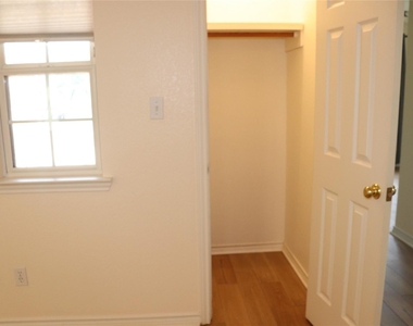 211 Fox Xing - Photo Thumbnail 8