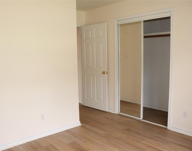 211 Fox Xing - Photo Thumbnail 9