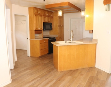 211 Fox Xing - Photo Thumbnail 11