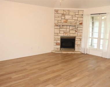 211 Fox Xing - Photo Thumbnail 2
