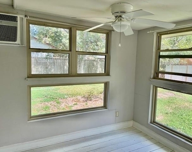 3413 Rocky Hollow Trl - Photo Thumbnail 11