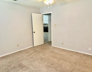 3413 Rocky Hollow Trl - Photo Thumbnail 23