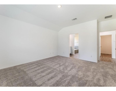 381 Jack Ryan St - Photo Thumbnail 10