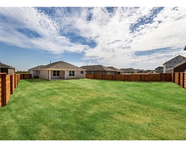 381 Jack Ryan St - Photo Thumbnail 6