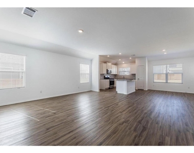 381 Jack Ryan St - Photo Thumbnail 2