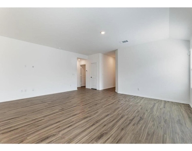 381 Jack Ryan St - Photo Thumbnail 12