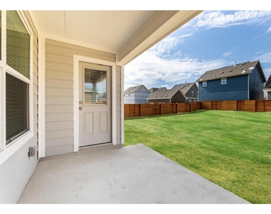 381 Jack Ryan St - Photo Thumbnail 5