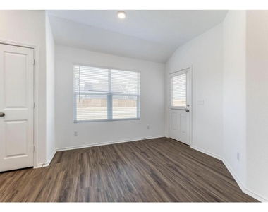 381 Jack Ryan St - Photo Thumbnail 15