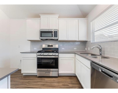 381 Jack Ryan St - Photo Thumbnail 14