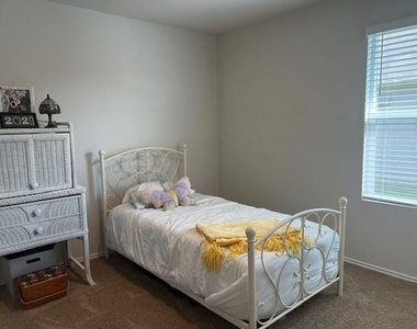 207 Whipporwill Ln - Photo Thumbnail 10