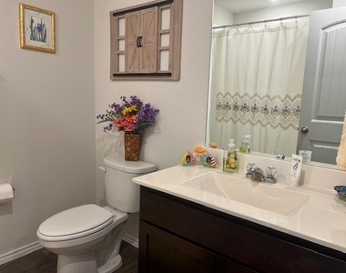 207 Whipporwill Ln - Photo Thumbnail 9