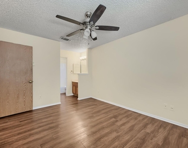 740 Simonetti Dr - Photo Thumbnail 11