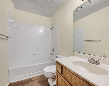 740 Simonetti Dr - Photo Thumbnail 14