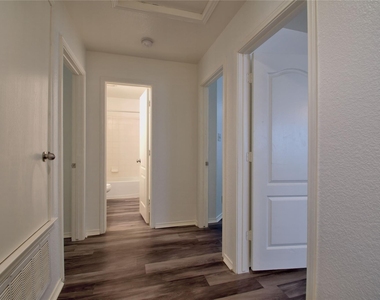 711 Abundance Ln - Photo Thumbnail 12