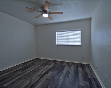 711 Abundance Ln - Photo Thumbnail 18