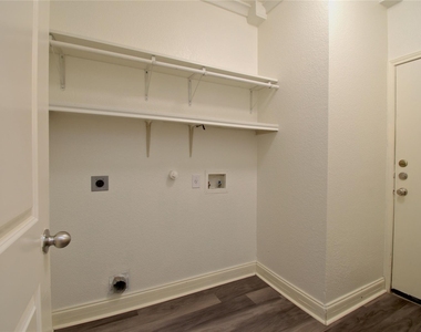 711 Abundance Ln - Photo Thumbnail 11