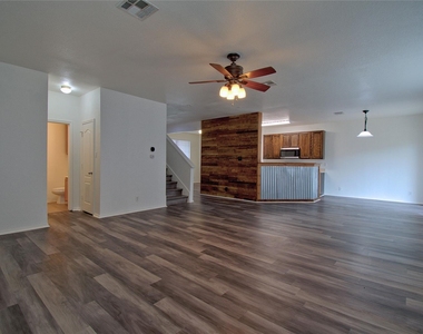 711 Abundance Ln - Photo Thumbnail 9