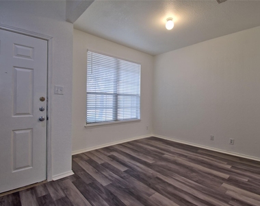 711 Abundance Ln - Photo Thumbnail 4