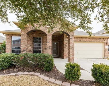 913 Brighton Pl - Photo Thumbnail 2
