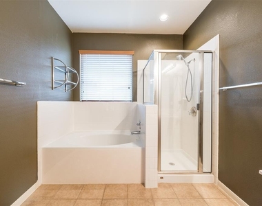 913 Brighton Pl - Photo Thumbnail 20