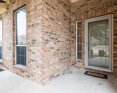 913 Brighton Pl - Photo Thumbnail 3
