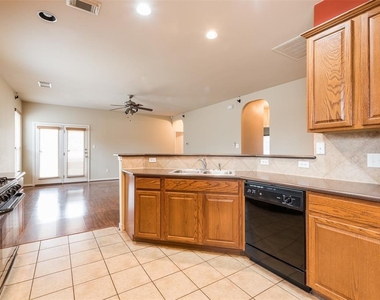 913 Brighton Pl - Photo Thumbnail 11