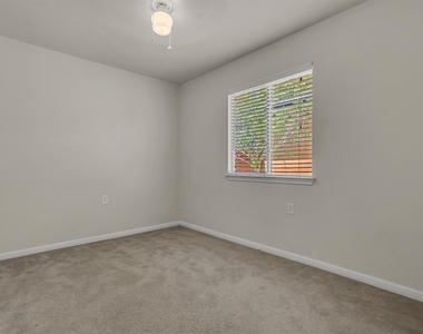 5605 Bentsen Ln - Photo Thumbnail 12