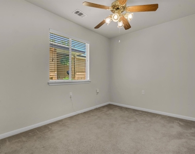 5605 Bentsen Ln - Photo Thumbnail 13