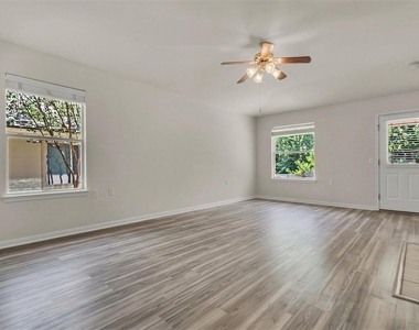 5605 Bentsen Ln - Photo Thumbnail 7