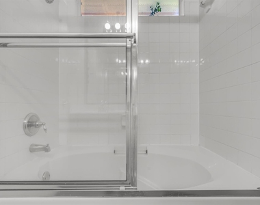 5605 Bentsen Ln - Photo Thumbnail 10