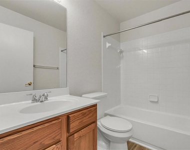 5605 Bentsen Ln - Photo Thumbnail 15