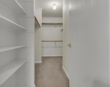 5605 Bentsen Ln - Photo Thumbnail 11