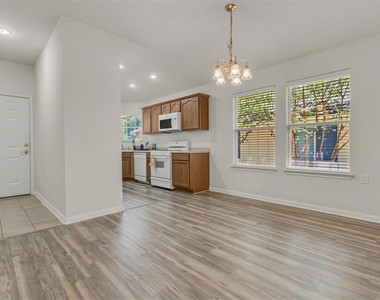 5605 Bentsen Ln - Photo Thumbnail 2