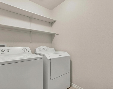 5605 Bentsen Ln - Photo Thumbnail 14